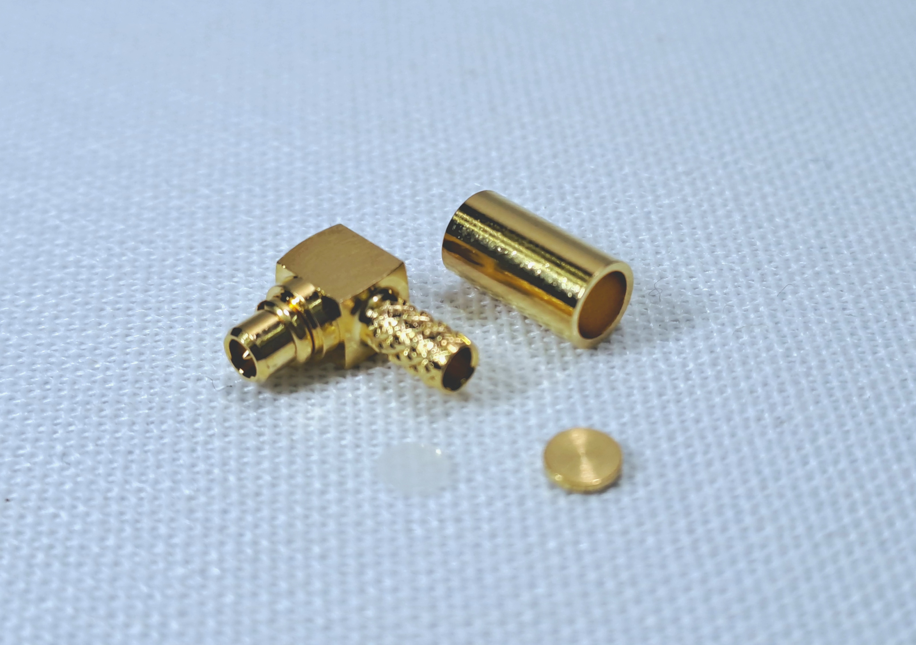 MMCX Plug Crimp Right Angle RG174 Gold